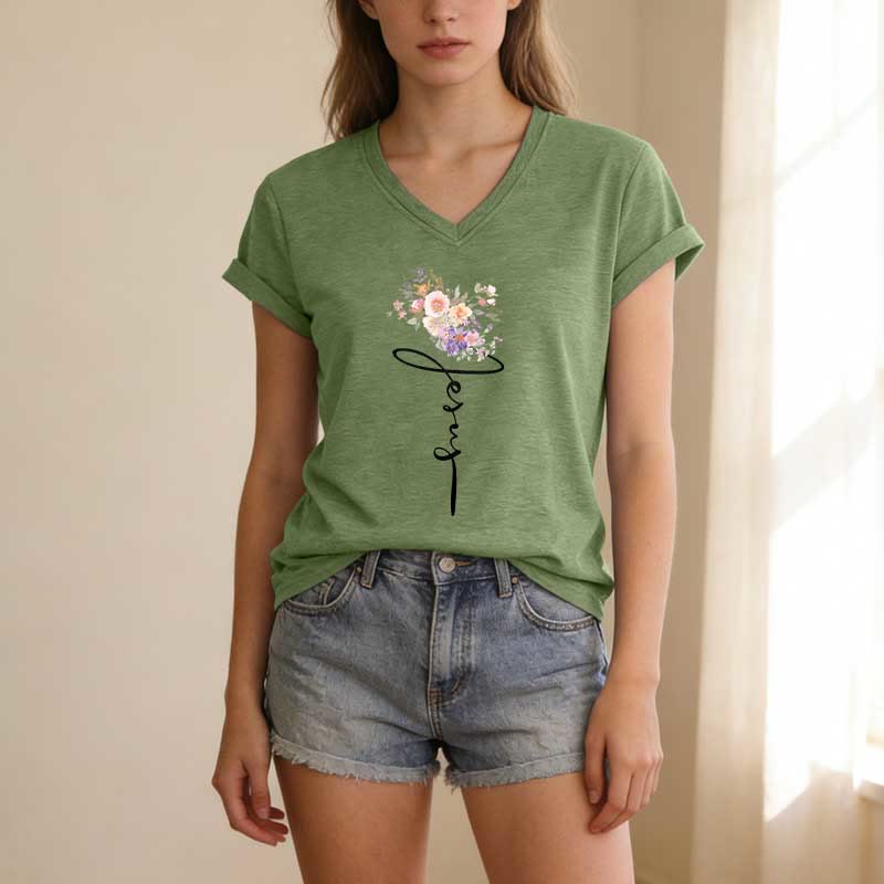Christianartworkshop T-shirt casual con scollo a V e scritta "Jesus Cursive Floral". - image 1