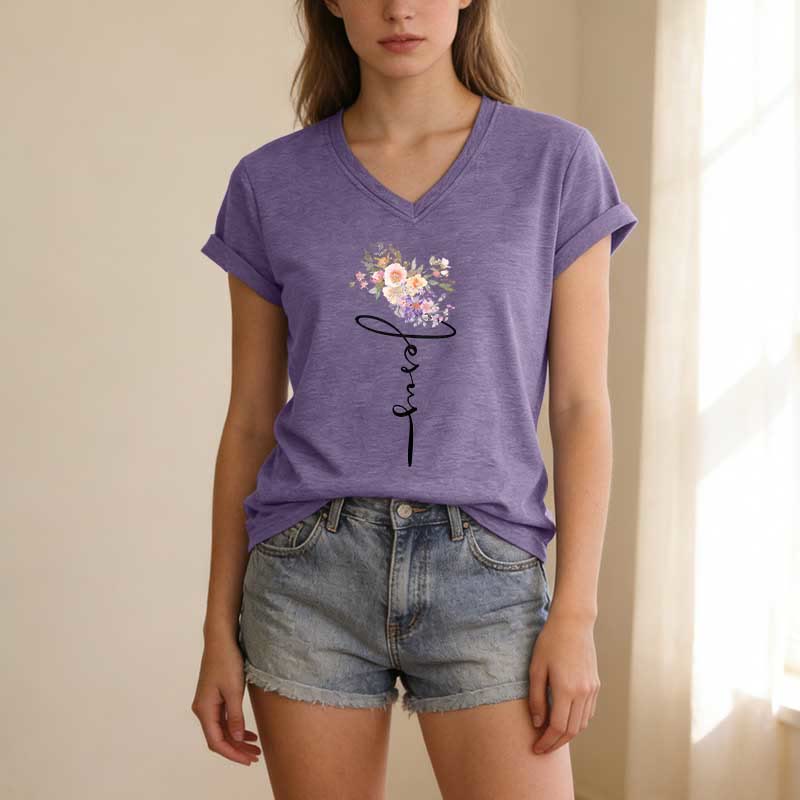 Christianartworkshop T-shirt casual con scollo a V e scritta "Jesus Cursive Floral". - image 17