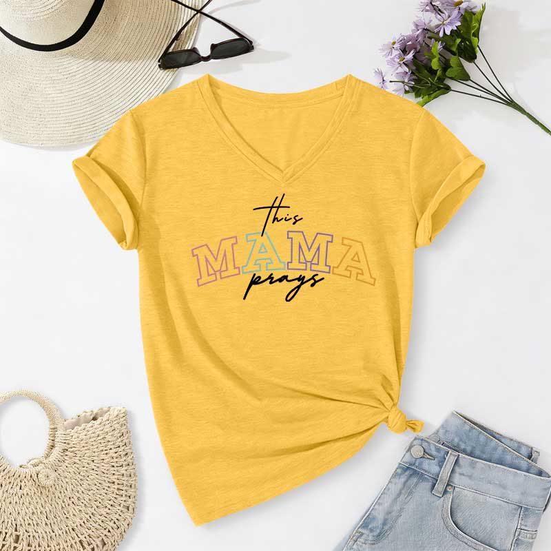 Christianartworkshop Maglietta casual con scollo a V "This Mama Prays Cross" - Giallo - 2XL - image 6