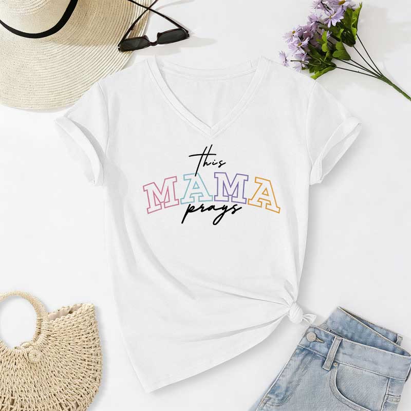 Christianartworkshop Maglietta casual con scollo a V "This Mama Prays Cross" - Bianco - 2XL - image 4