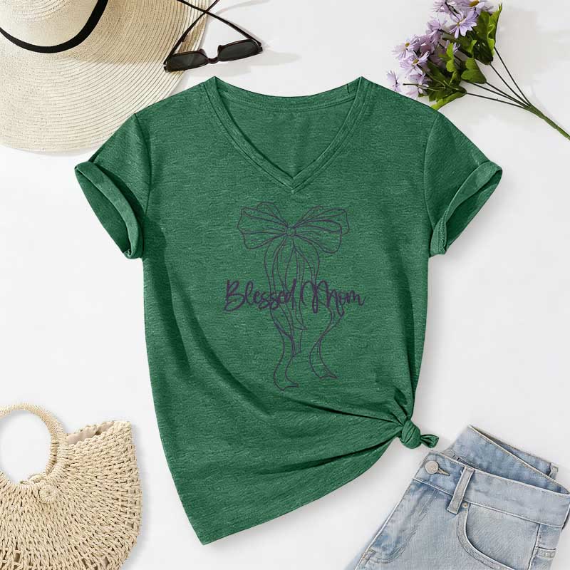 Christianartworkshop T-shirt casual con scollo a V e grafica "Blessed Mom Bow". - Verde scuro - 2XL - image 16