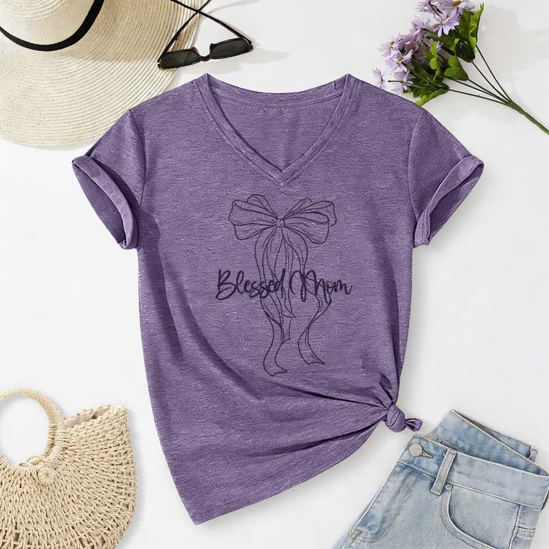 Christianartworkshop T-shirt casual con scollo a V e grafica "Blessed Mom Bow". - Viola - 2XL - image 0