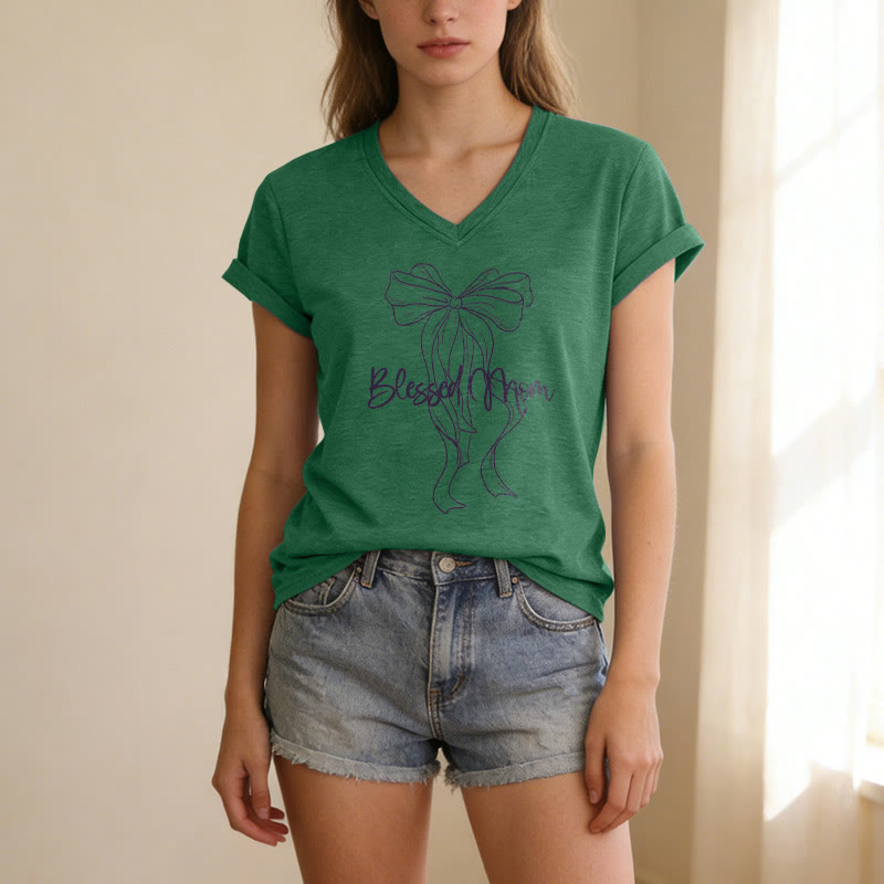 Christianartworkshop T-shirt casual con scollo a V e grafica "Blessed Mom Bow". - image 17