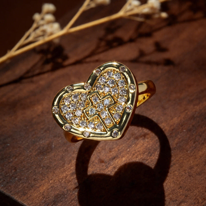 Christianartworkshop Anello a forma di cuore con croce pavé: simbolo di amore sacro e grazia. - image 0