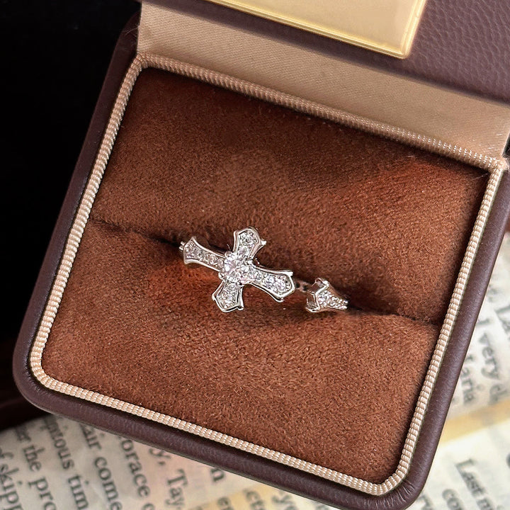 Christianartworkshop Anello regolabile con croce in zirconi incastonati: delicato simbolo di fede nella redenzione celeste. - Argento (adatto alle taglie US 7-9) - image 4