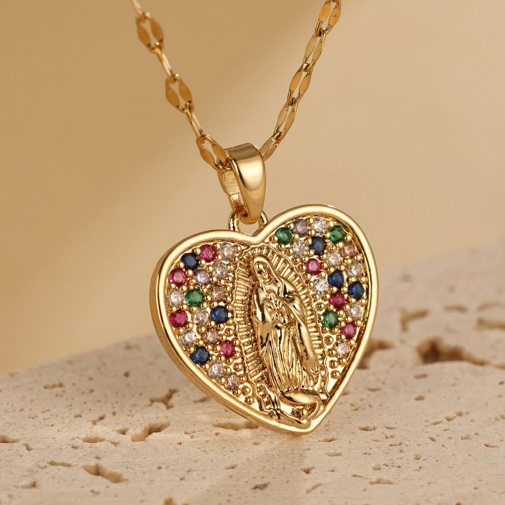 Christianartworkshop Collana con Vergine Maria a forma di cuore e zirconi colorati: simbolo sacro di grazia mariana e ciondolo di fede. - image 1