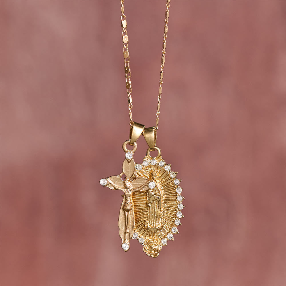 Christianartworkshop Collana con doppio ciondolo Vergine Maria e Crocifisso con zirconi: elegante ciondolo per la devozione quotidiana. - image 1