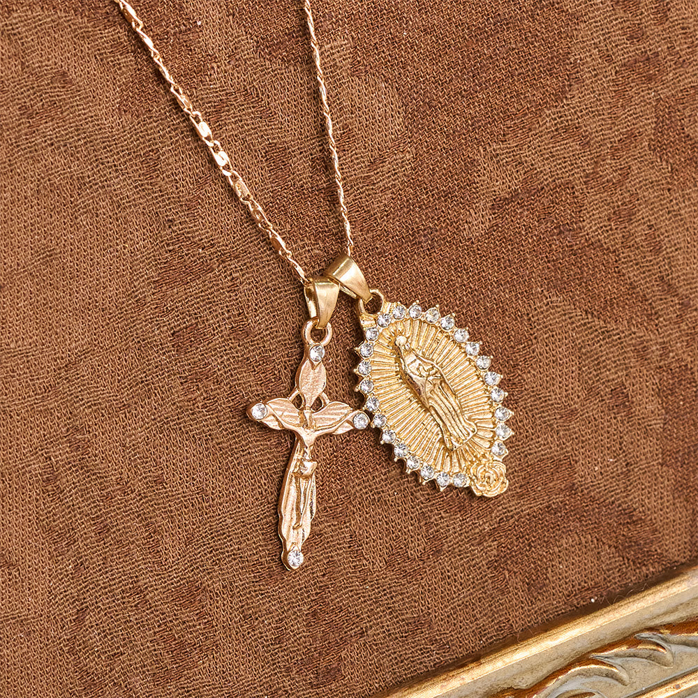 Christianartworkshop Collana con doppio ciondolo Vergine Maria e Crocifisso con zirconi: elegante ciondolo per la devozione quotidiana. - image 4