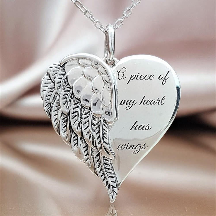 Christianartworkshop Collana commemorativa a forma di mezzo cuore con ali d'angelo: un pezzo del mio cuore ha le ali, ciondolo di fede. - Argento - image 0