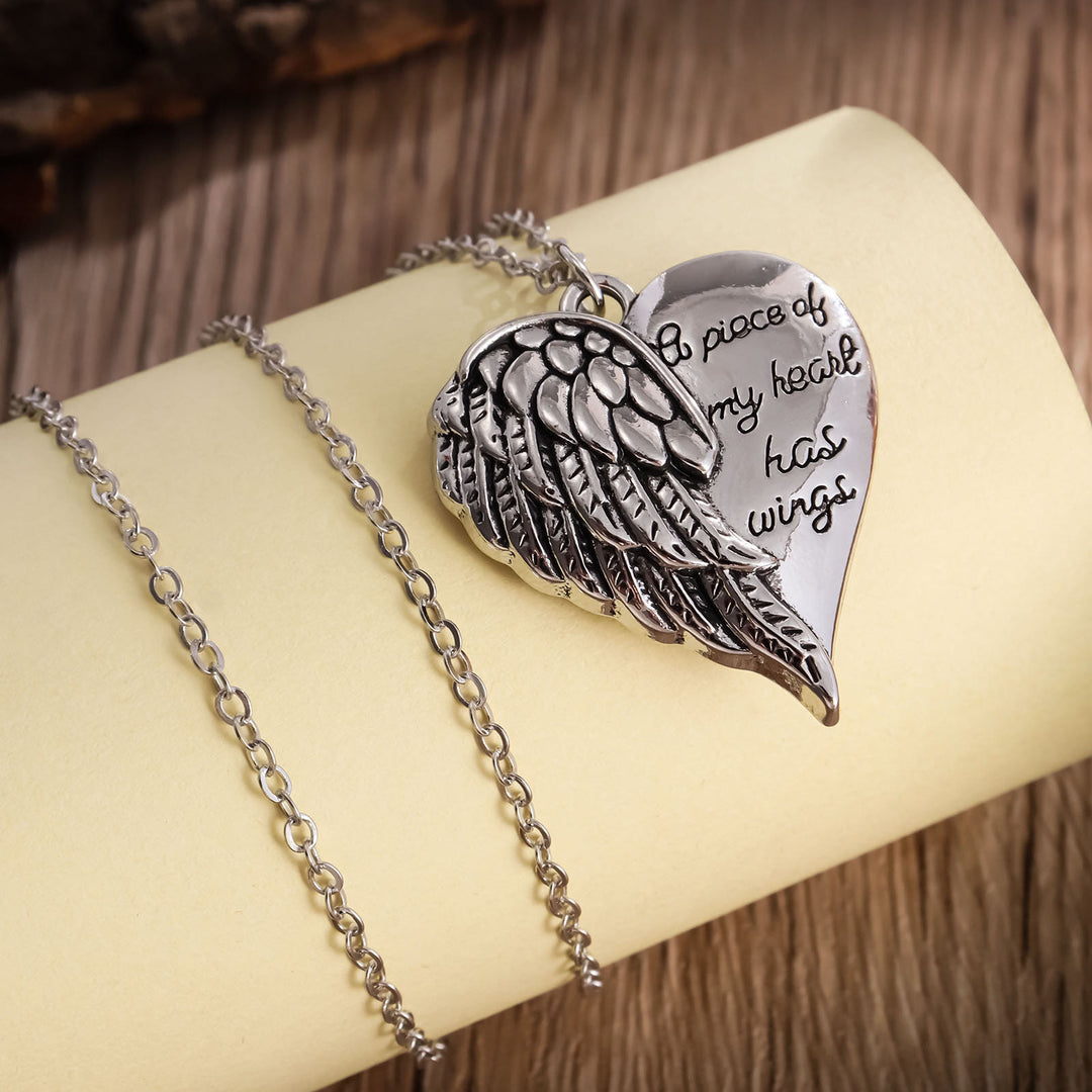 Christianartworkshop Collana commemorativa a forma di mezzo cuore con ali d'angelo: un pezzo del mio cuore ha le ali, ciondolo di fede. - image 3