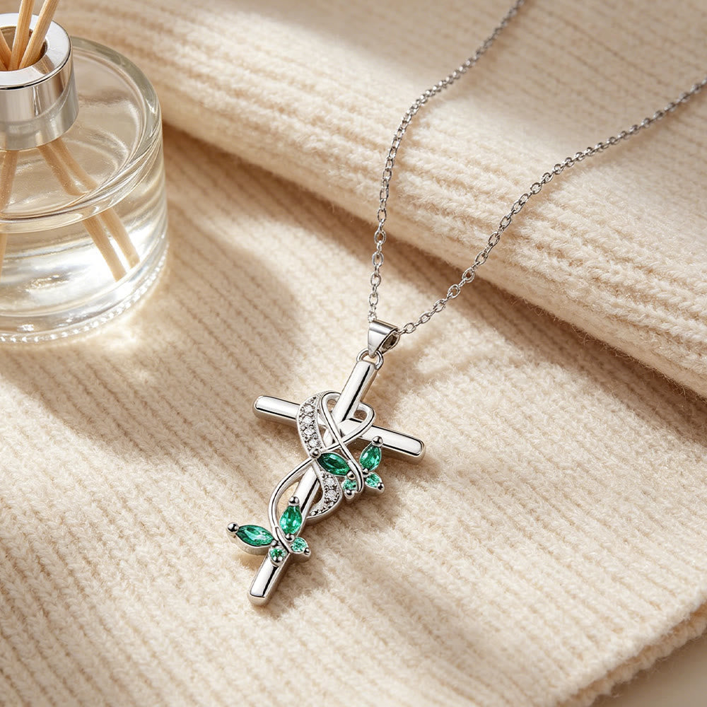 Christianartworkshop Collana con croce a farfalla avvolta da vite e zirconi: ciondolo a 4 colori simbolo di fede e redenzione sacra. - Verde - image 11
