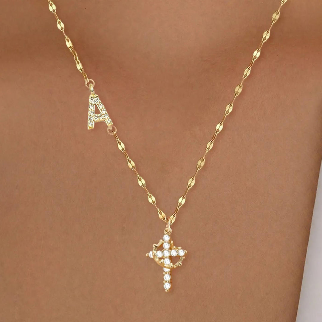Collana con croce e corona personalizzata con iniziale AZ in tonalità oro e argento Christianartworkshop : ciondolo personalizzato con monogramma di fede sacra. - UN - D'oro - image 0