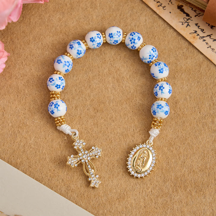 Christianartworkshop Rosario tascabile in porcellana blu con eleganti decorazioni floreali, raffigurante la Madonna e la croce. - Nostra Signora e la Croce - image 0