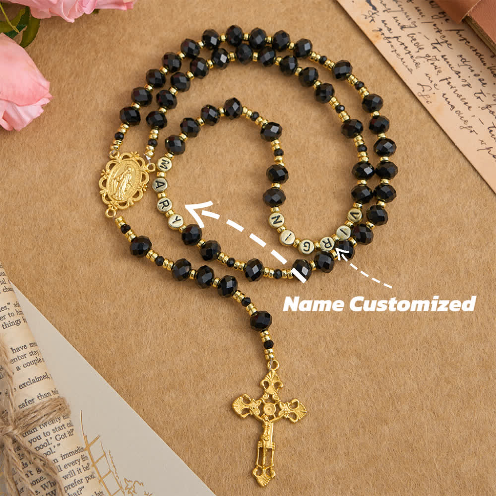 Rosario della Vergine Maria in vetro sfaccettato nero Christianartworkshop con lettere personalizzate per il nome della mamma - Nome personalizzato(tutto in maiuscolo) - image 3
