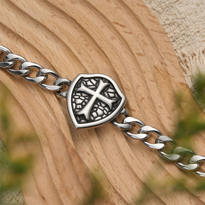 Christianartworkshop Bracciale a croce con scudo e maglie spesse e texture: simbolo di fede incrollabile e stile. - image 6