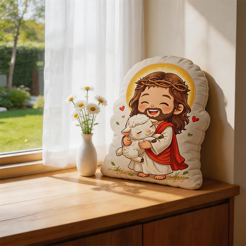 Christianartworkshop Simpatico cuscino di peluche a forma di Gesù con aureola e agnello: un'accogliente decorazione per la casa ispirata alla fede. - image 5