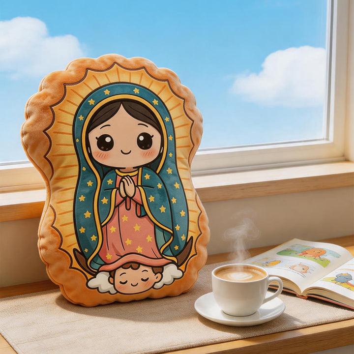 Christianartworkshop Simpatico cuscino in peluche a forma di cartone animato della Madonna di Guadalupe: un'accogliente decorazione per la casa ispirata alla fede. - image 2