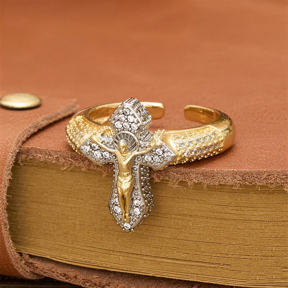 Christianartworkshop Anello con crocifisso bicolore pavé di zirconi: simbolo di un amore redentore senza tempo. - Crocifisso (adatto alle taglie americane 6-8) - image 0