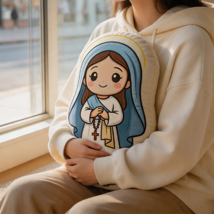 Christianartworkshop Simpatico cuscino in peluche a forma di Madonna con rosario: un'accogliente decorazione per la casa ispirata alla fede. - 24" (60 cm) - image 0