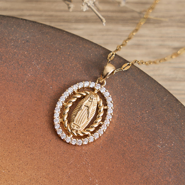 Christianartworkshop Collana con ciondolo della Madonna di Guadalupe con aureola di zirconi: simbolo di grazia mariana e luce divina. - Bianco - image 3