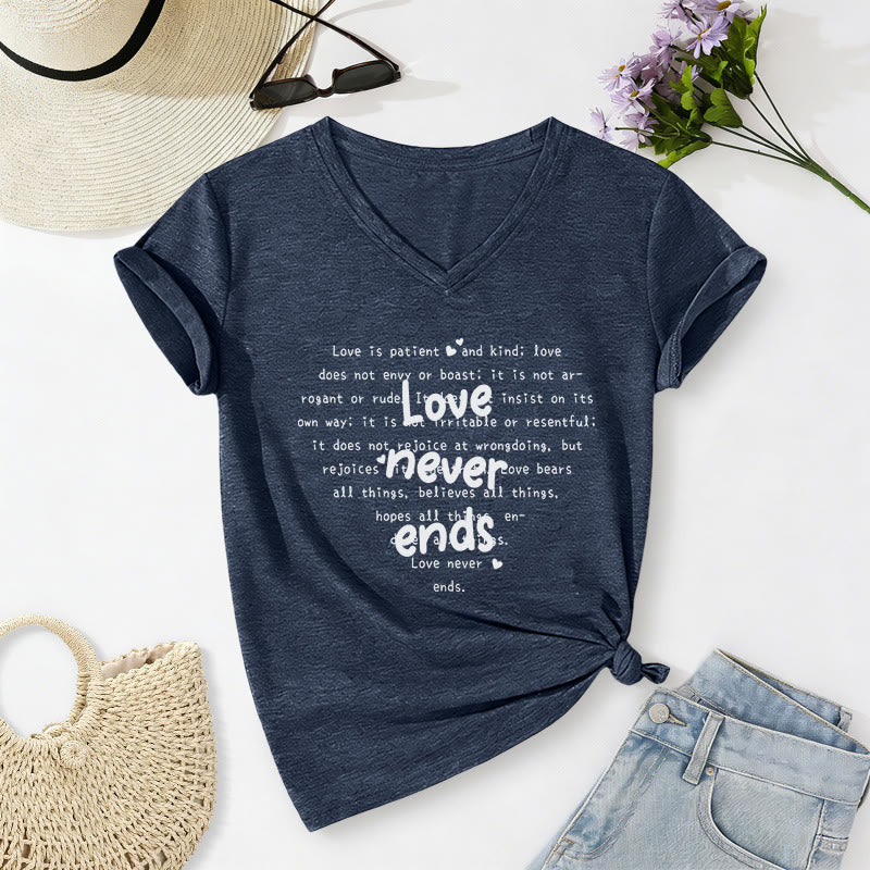 Christianartworkshop T-shirt casual con scollo a V e versetto biblico "L'amore non finisce mai". - Blu navy - 2XL - image 18
