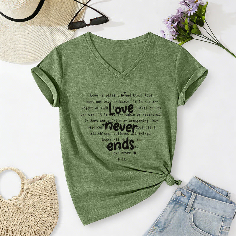 Christianartworkshop T-shirt casual con scollo a V e versetto biblico "L'amore non finisce mai". - Verde oliva - 2XL - image 4