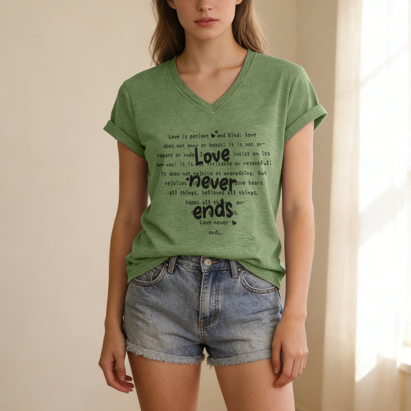 Christianartworkshop T-shirt casual con scollo a V e versetto biblico "L'amore non finisce mai". - image 5