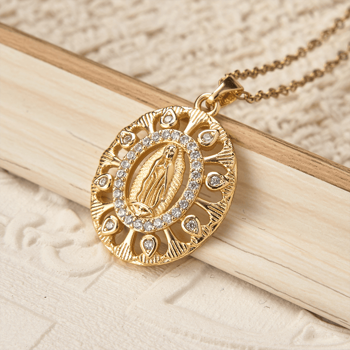 Christianartworkshop Collana con ciondolo della Madonna di Guadalupe in filigrana d'oro: simbolo di grazia mariana e bellezza senza tempo. - Nostra Signora - image 0