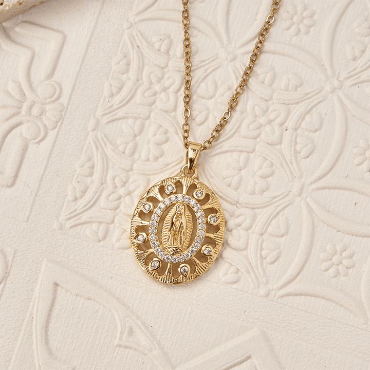 Christianartworkshop Collana con ciondolo della Madonna di Guadalupe in filigrana d'oro: simbolo di grazia mariana e bellezza senza tempo. - image 2