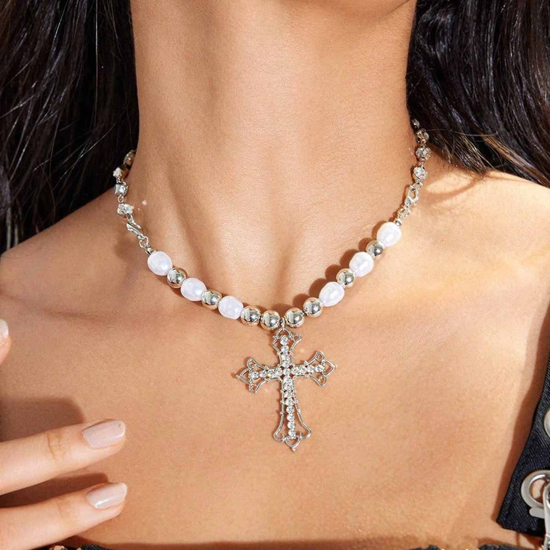 Collana con croce gotica in perle barocche e zirconi Christianartworkshop : simbolo di fede e devozione romantica - Attraverso - image 0