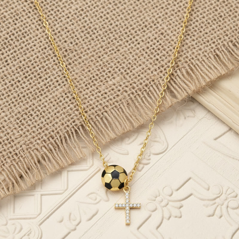 Christianartworkshop Collana con ciondolo a forma di pallone da calcio/pallavolo color oro e croce scintillante: un emblema di fede, passione e spirito di squadra. - Calcio - image 0