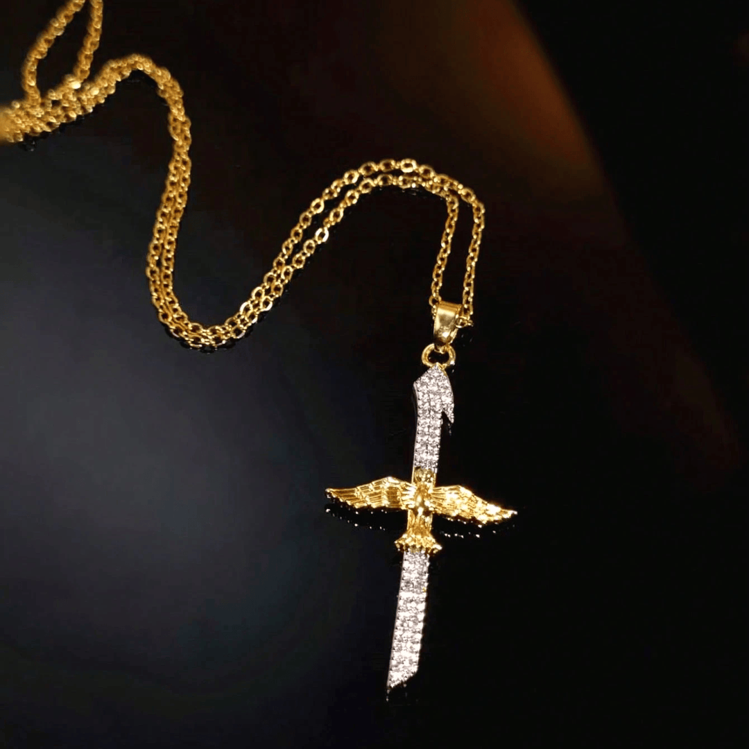 Christianartworkshop Collana con croce a forma di spada e ali di colomba in zirconi scintillanti: un promemoria di protezione divina - image 1