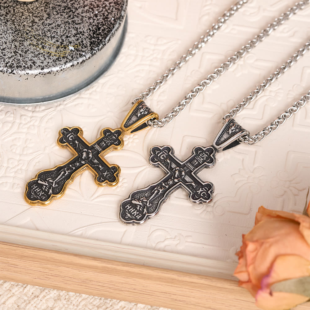 Christianartworkshop Collana con ciondolo a croce vintage con finitura bicolore: un simbolo di fede senza tempo - image 1
