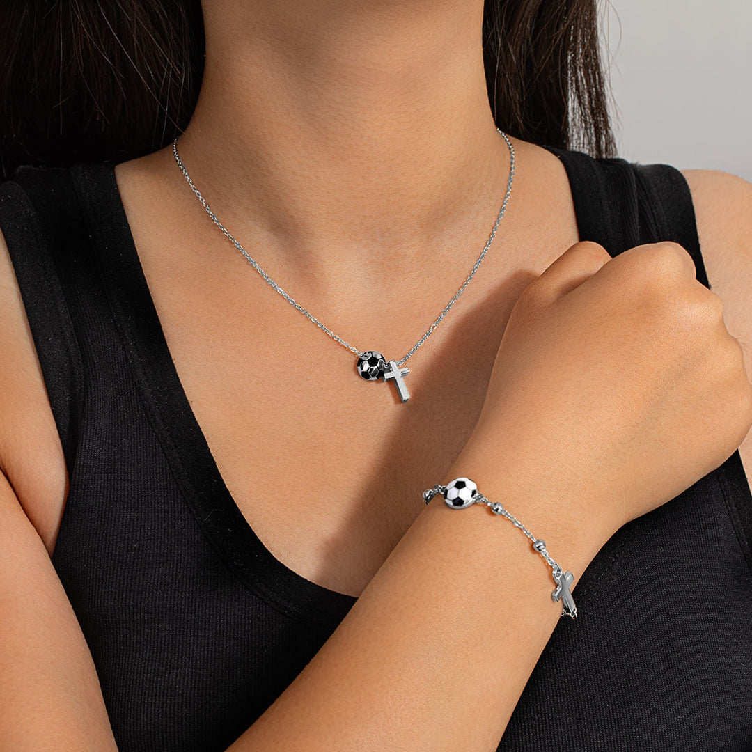 Christianartworkshop Set di gioielli con pallone sportivo e croce (collana + bracciale) con biglietto: simbolo di fede e passione per lo sport. - Calcio argento A - image 12