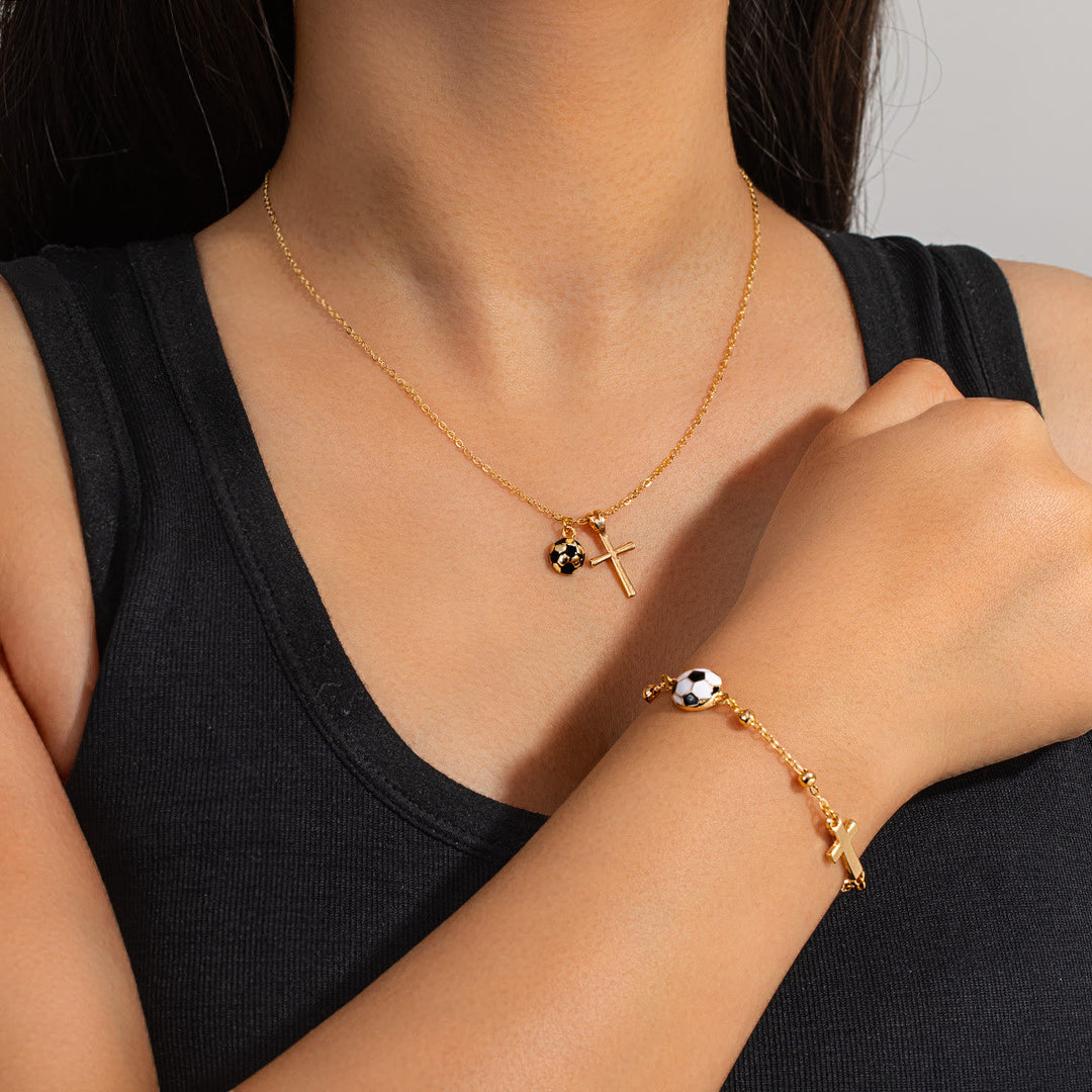 Christianartworkshop Set di gioielli con pallone sportivo e croce (collana + bracciale) con biglietto: simbolo di fede e passione per lo sport. - Calcio d'oro B - image 13