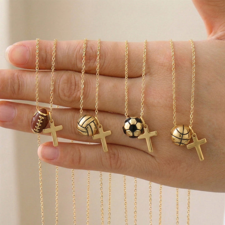 Christianartworkshop Set di gioielli con pallone sportivo e croce (collana + bracciale) con biglietto: simbolo di fede e passione per lo sport. - image 2
