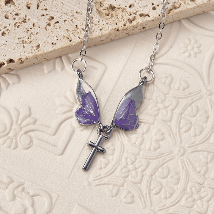Christianartworkshop Collana con ciondolo a croce e ali di farfalla: un simbolo abbagliante di luce divina e speranza. - image 2