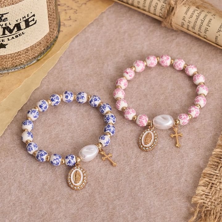 Christianartworkshop Bracciale in ceramica blu/rosa con motivo floreale e grande perlina bianca decorativa: un promemoria della grazia divina. - image 1