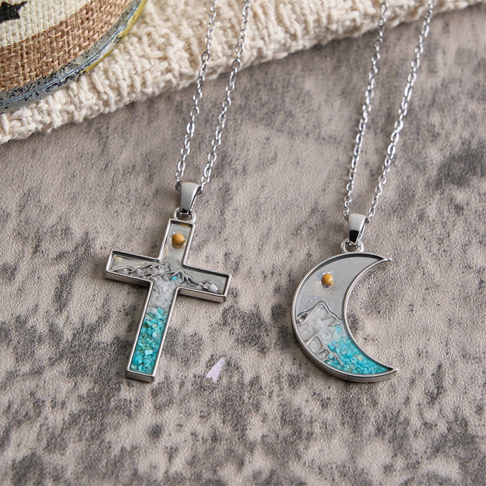 Christianartworkshop Collana con mezzaluna e croce a forma di seme di senape: intarsio turchese e design color argento. - image 1