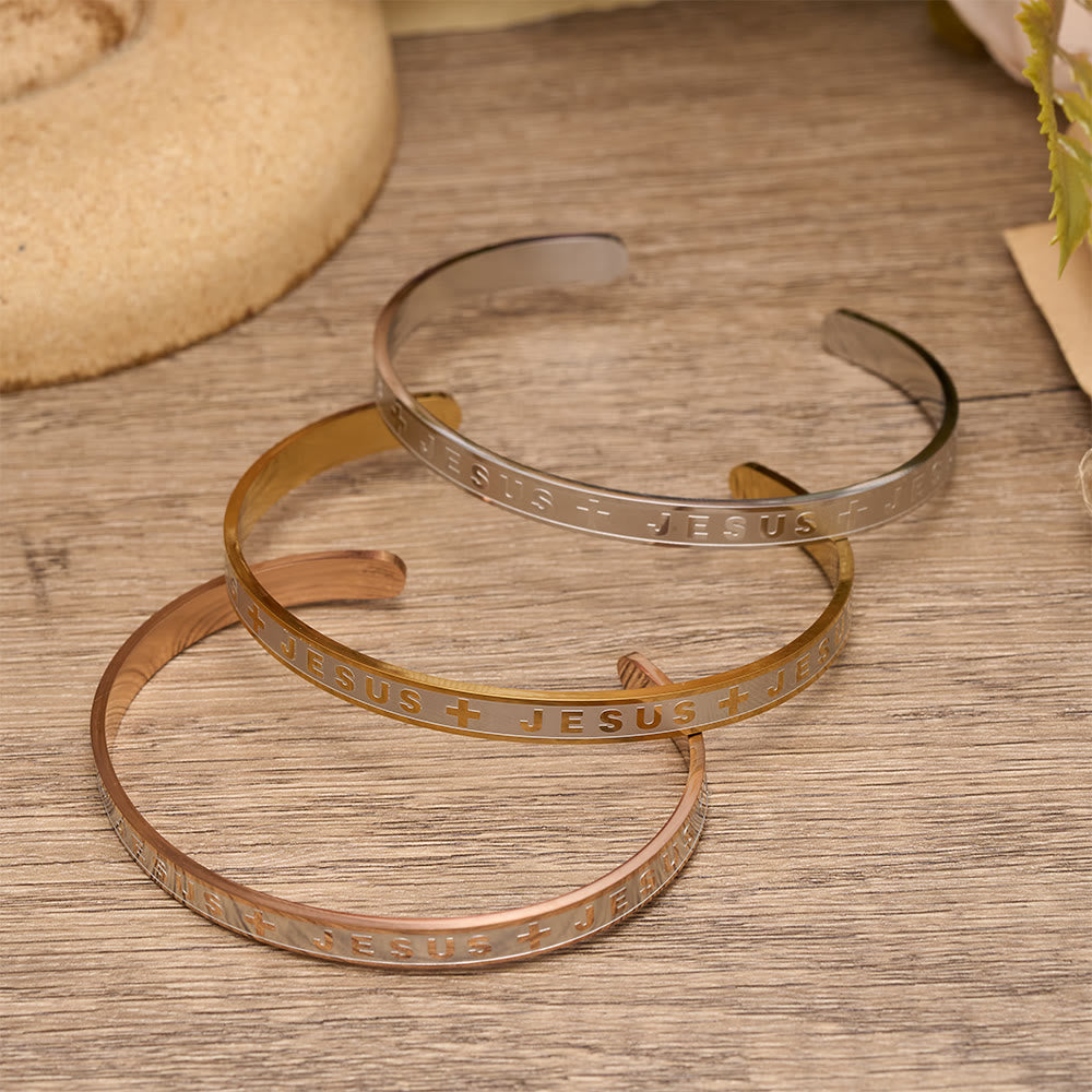 Christianartworkshop Bracciale rigido con incisione di Gesù nei toni dell'oro, dell'argento e dell'oro rosa: un promemoria della grazia divina. - image 1