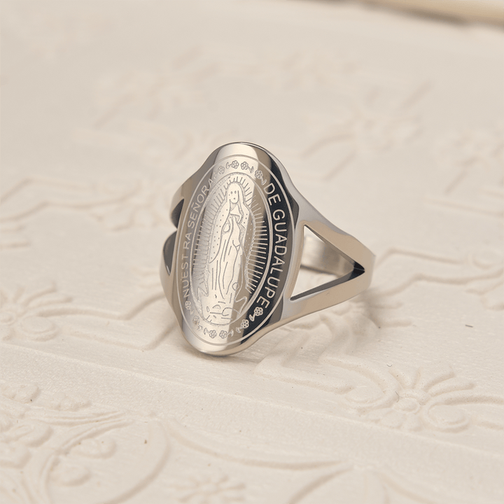 Christianartworkshop Anello devozionale inciso con l'immagine della Madonna di Guadalupe: emblema della grazia mariana e della protezione divina. - Argento - US 10 - image 3