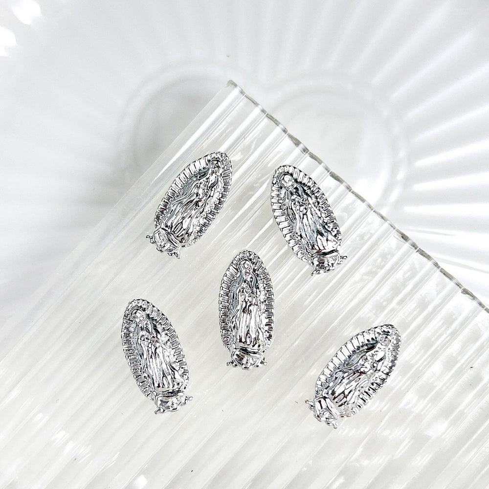 Christianartworkshop Ciondoli per nail art con l'immagine della Madonna di Guadalupe: percorri il sentiero dello stile sacro. - Argento (confezione da 10 pezzi) - image 1