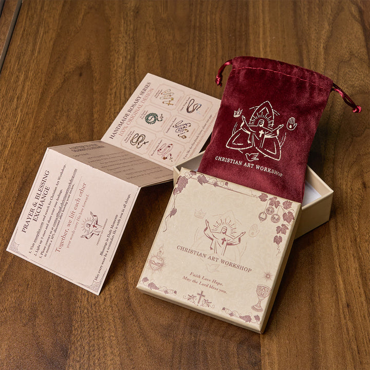 Christianartworkshop Collana con ciondolo a crocifisso anticato e catena a corda intrecciata: un simbolo senza tempo di dolce protezione celeste. - image 4