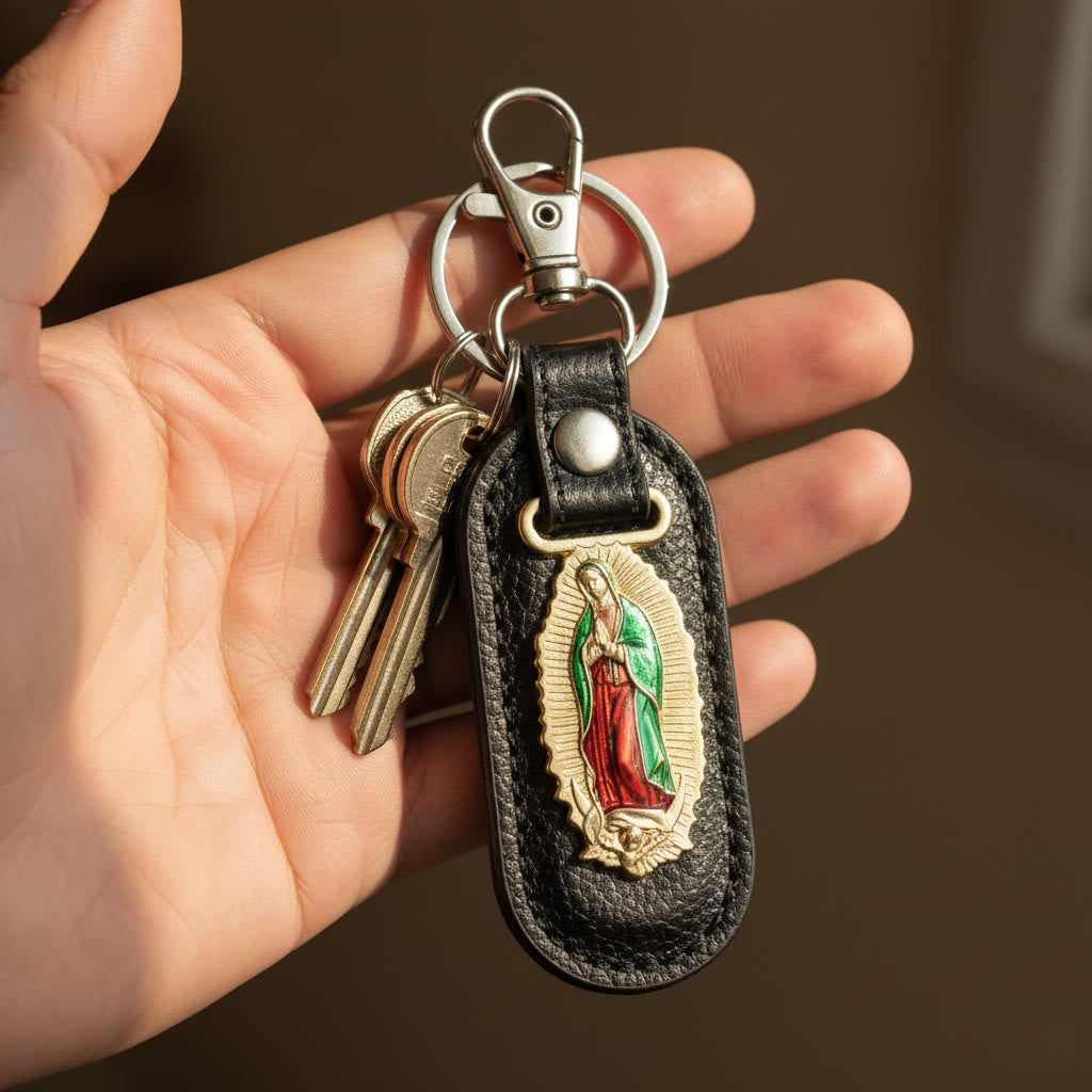 Christianartworkshop Portachiavi devozionale della Madonna di Guadalupe: emblema della grazia mariana e della protezione spirituale. - image 0