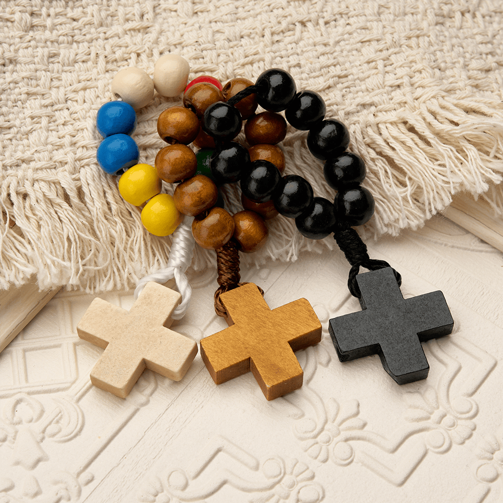 Christianartworkshop Rosario da dito dai colori vivaci con semplice ciondolo a croce: un simbolo quotidiano di conforto e speranza. - image 1