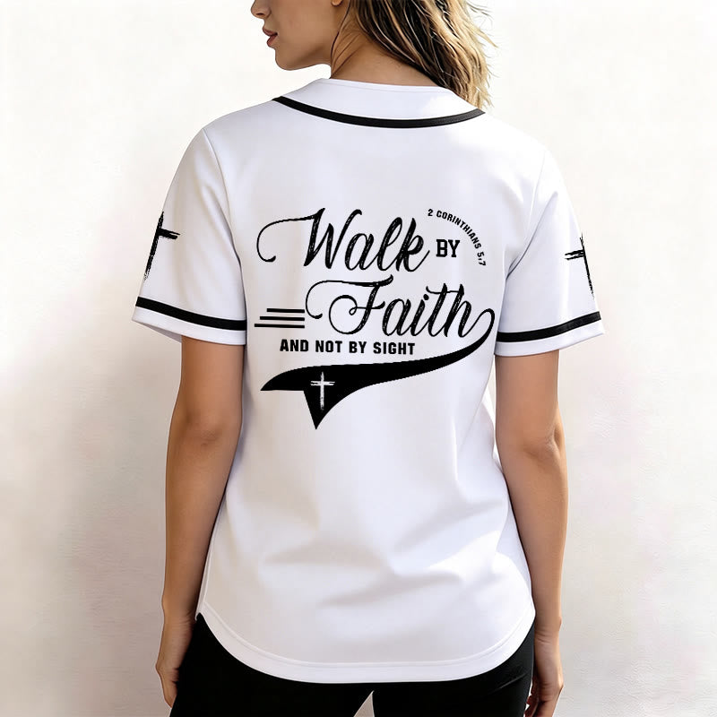 Christianartworkshop 2 Corinzi 5:7 “Camminate per fede e non per visione” Maglia da baseball con croce e messaggio - image 12