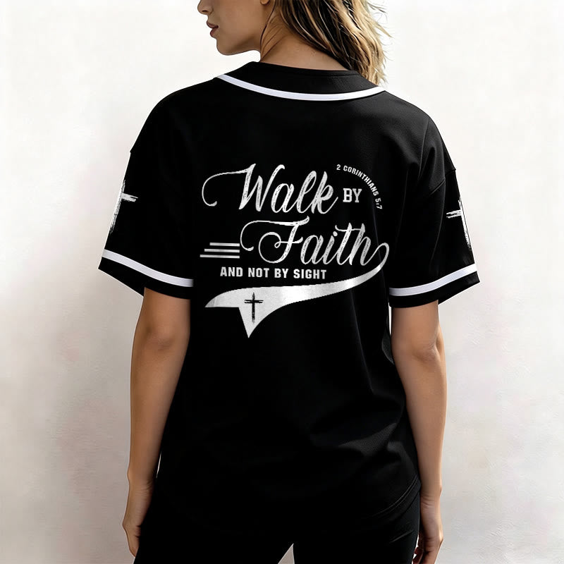 Christianartworkshop 2 Corinzi 5:7 “Camminate per fede e non per visione” Maglia da baseball con croce e messaggio - image 19
