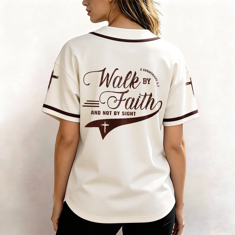 Christianartworkshop 2 Corinzi 5:7 “Camminate per fede e non per visione” Maglia da baseball con croce e messaggio - image 26