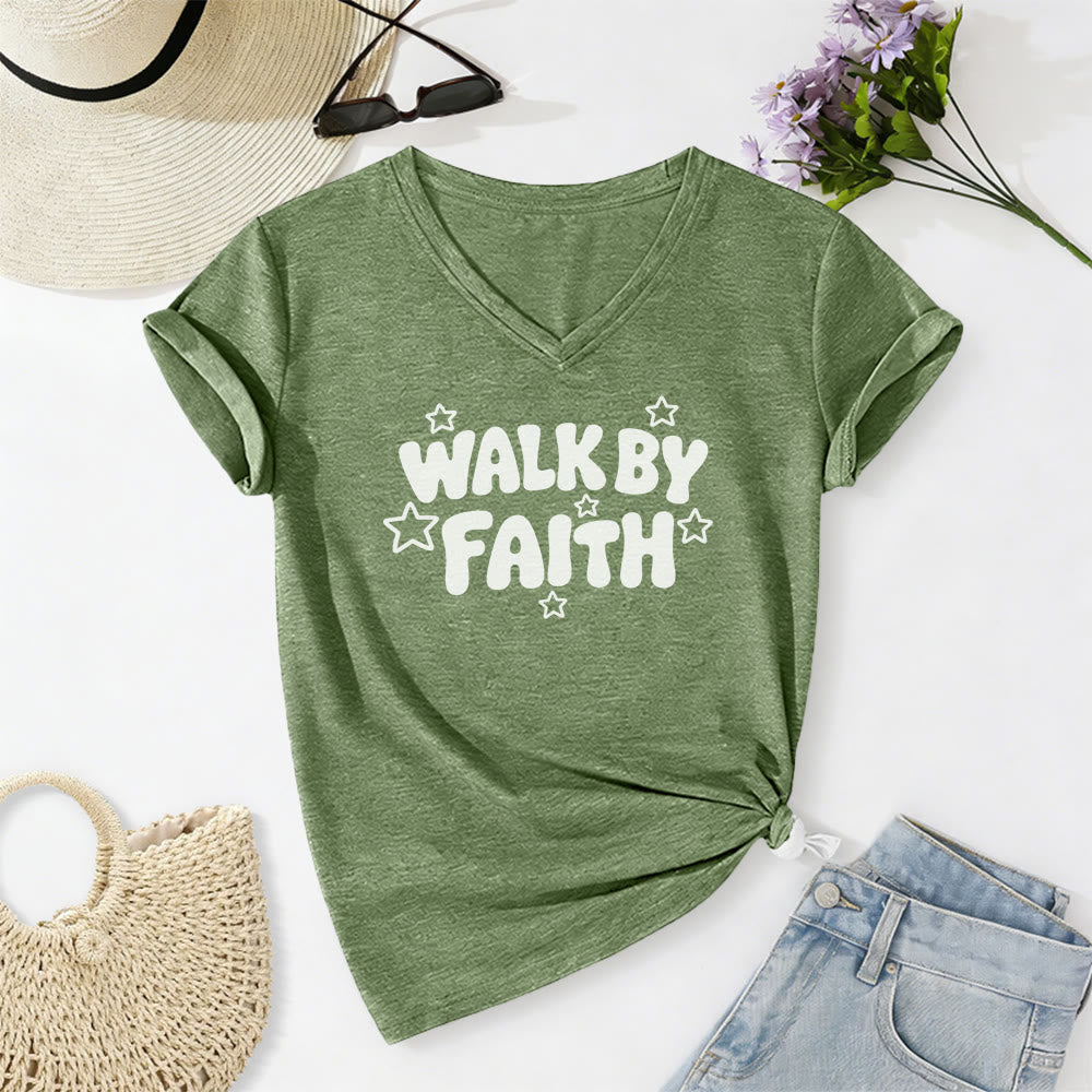 Christianartworkshop T-shirt casual con scollo a V e stampa a stelle "Walk By Faith". - Verde oliva - 2XL - image 4