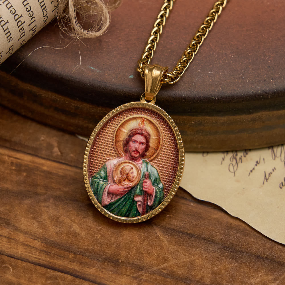 Christianartworkshop Elegante collana con ritratto religioso smaltato e cornice dorata: un emblema di fede e protezione. - San Giuda - image 5